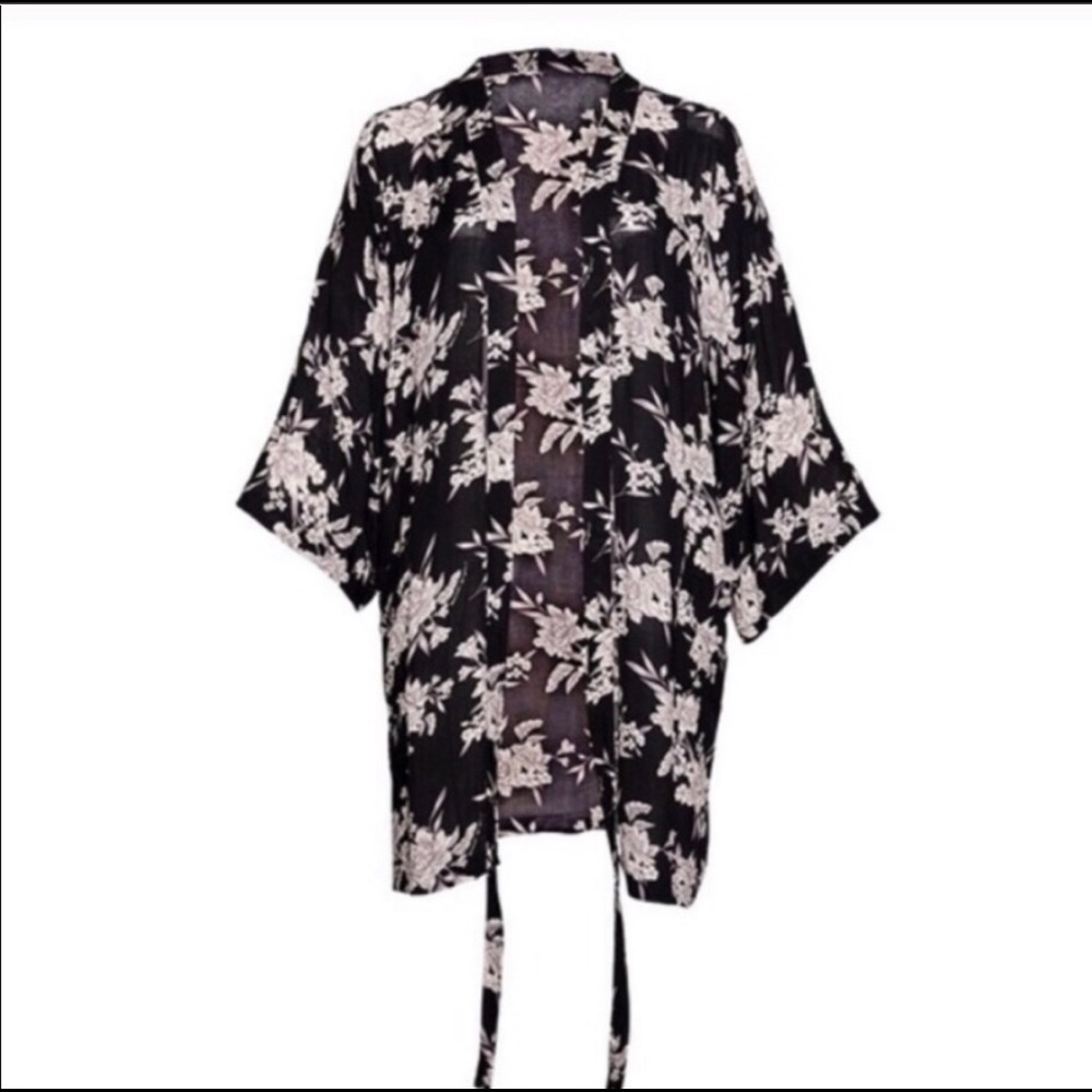 FabFitFun Spiritual Gangster Floral Maya Kimono
